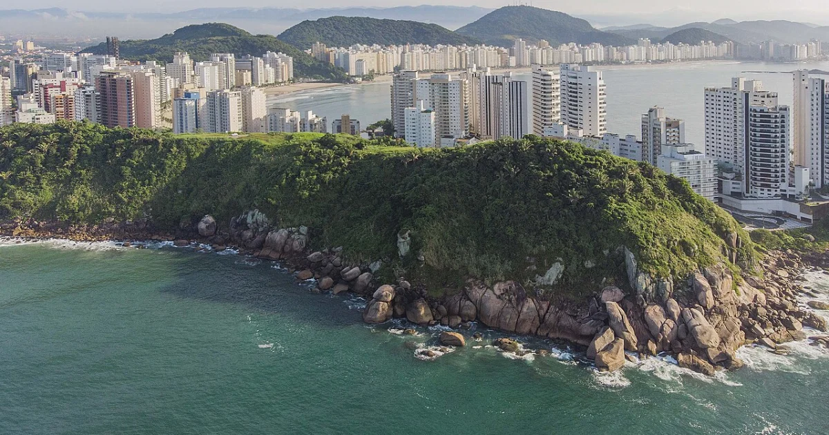 Marketing digital em Guarujá: presença local para captar demanda antes da alta temporada
